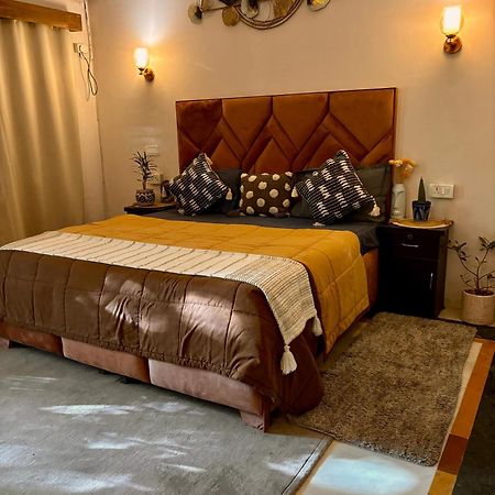 Atharva'S Homestay By Goaround Homes - Nehru Enclave Metro, South Delhi New Delhi Buitenkant foto