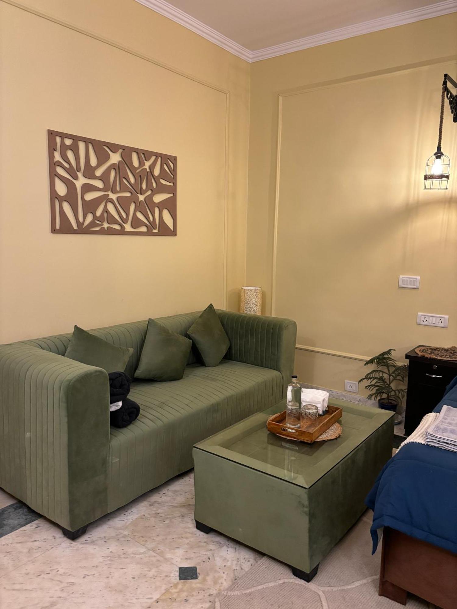 Atharva'S Homestay By Goaround Homes - Nehru Enclave Metro, South Delhi New Delhi Buitenkant foto