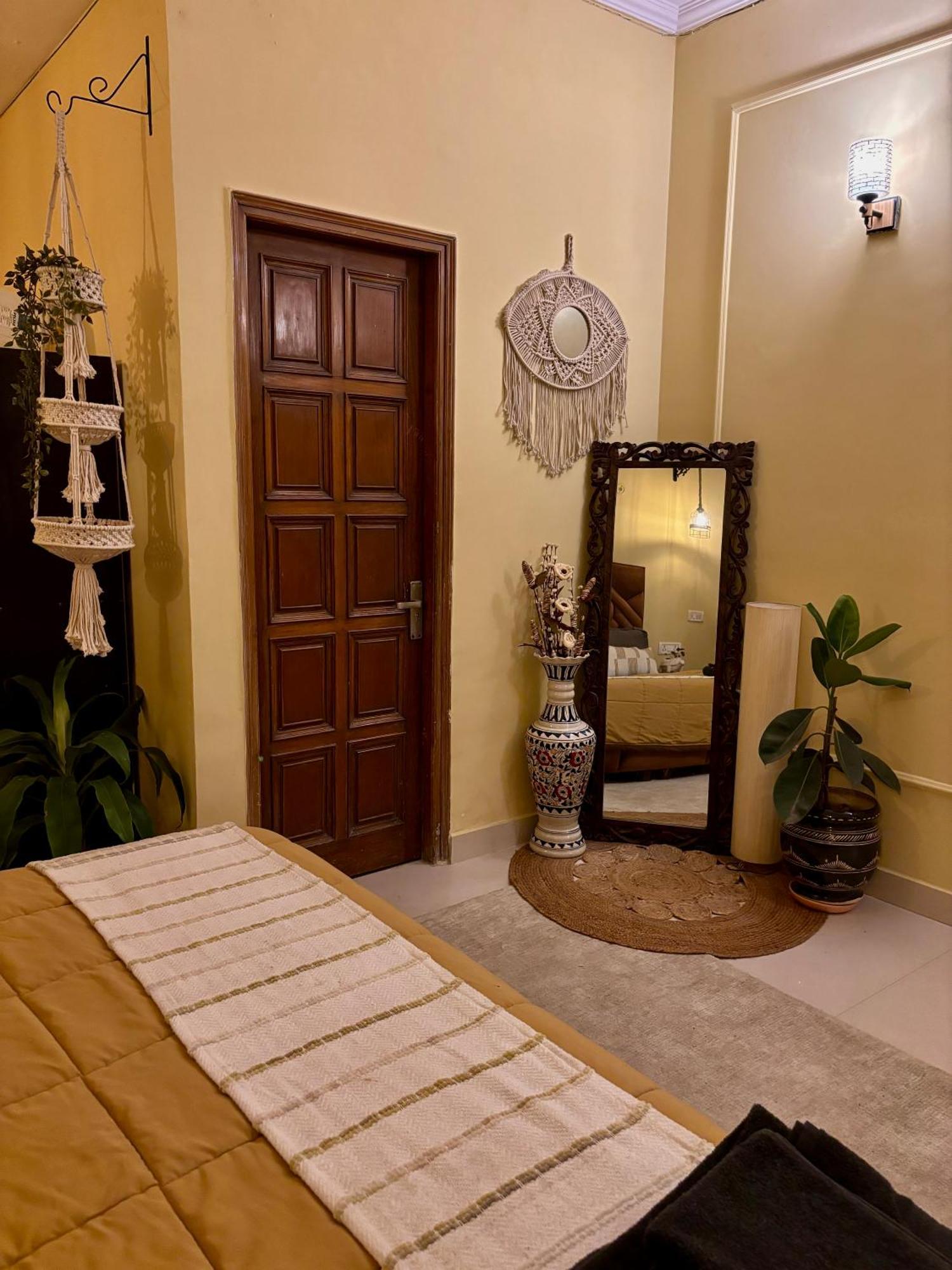 Atharva'S Homestay By Goaround Homes - Nehru Enclave Metro, South Delhi New Delhi Buitenkant foto
