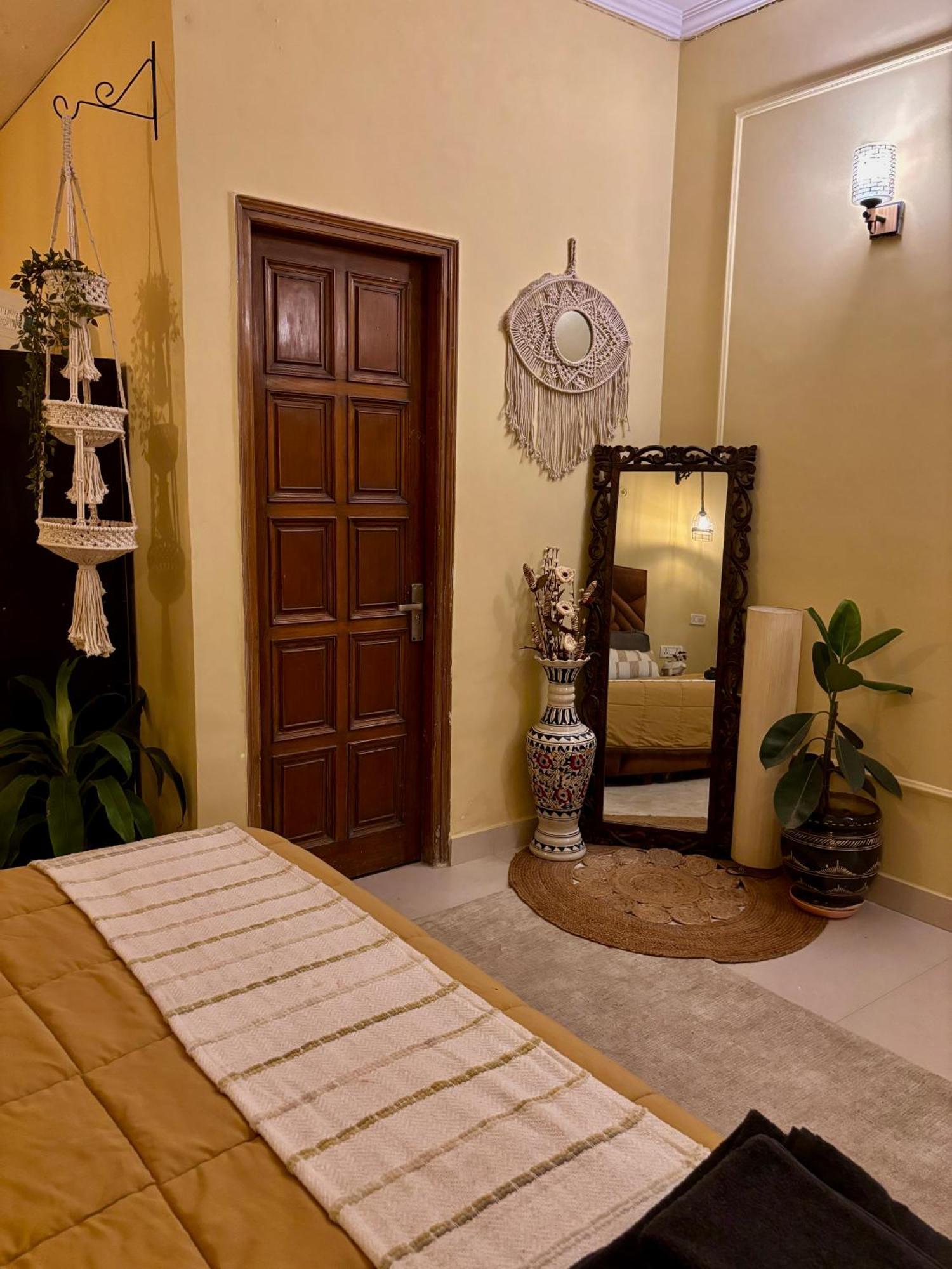 Atharva'S Homestay By Goaround Homes - Nehru Enclave Metro, South Delhi New Delhi Buitenkant foto