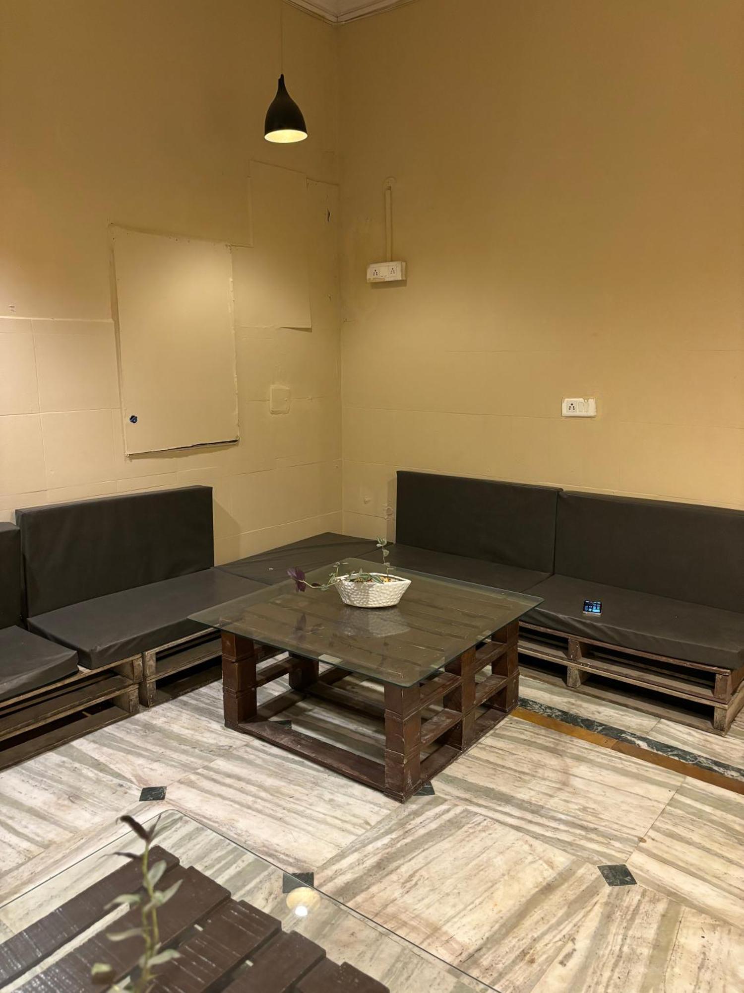 Atharva'S Homestay By Goaround Homes - Nehru Enclave Metro, South Delhi New Delhi Buitenkant foto
