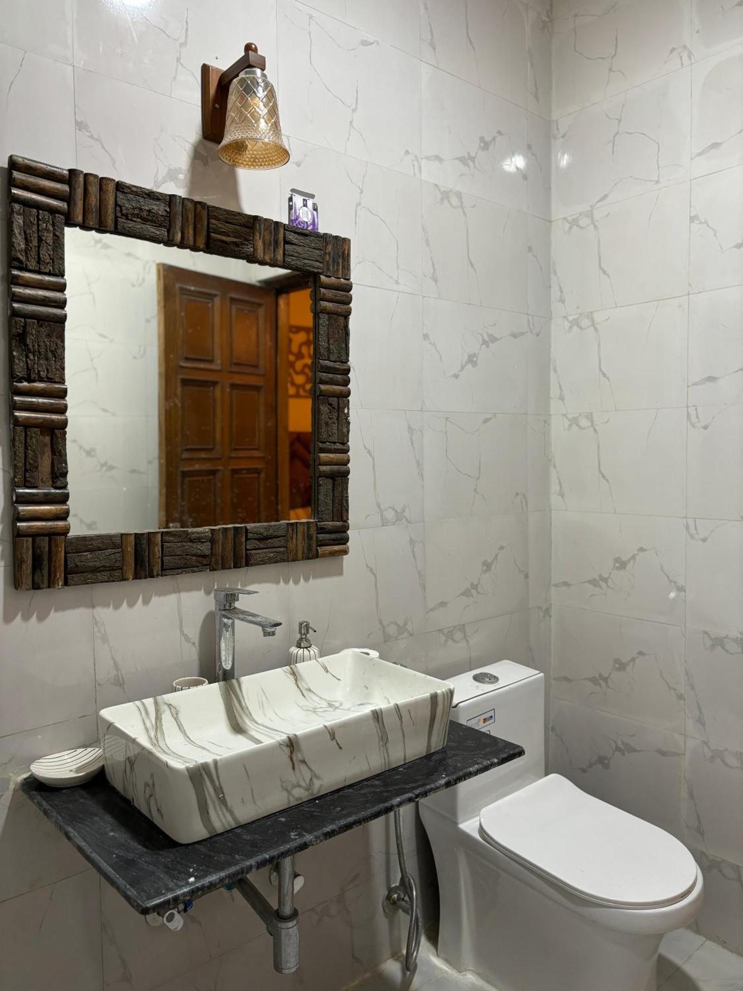 Atharva'S Homestay By Goaround Homes - Nehru Enclave Metro, South Delhi New Delhi Buitenkant foto