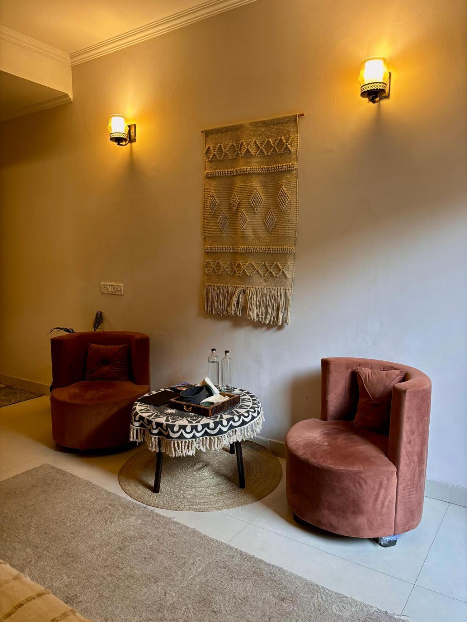 Atharva'S Homestay By Goaround Homes - Nehru Enclave Metro, South Delhi New Delhi Buitenkant foto